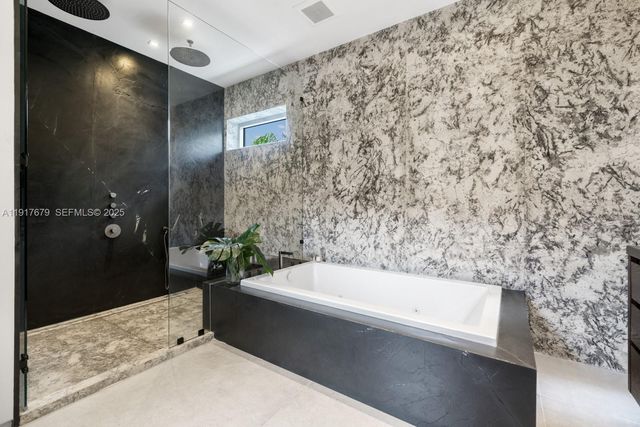 1379 N Venetian Way, Miami, FL 33139