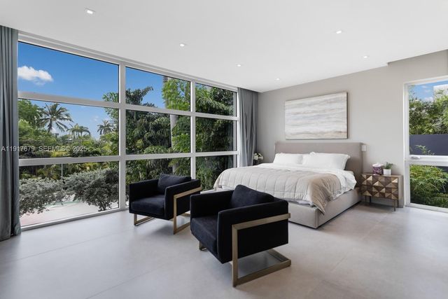 1379 N Venetian Way, Miami, FL 33139