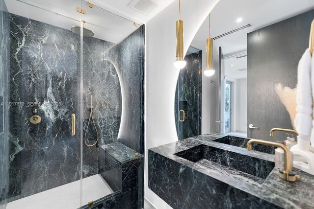 1379 N Venetian Way, Miami, FL 33139