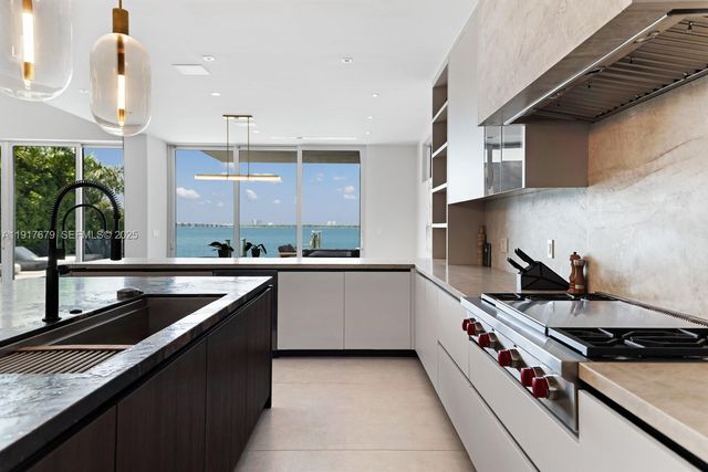 1379 N Venetian Way, Miami, FL 33139