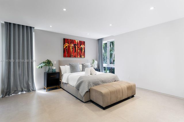 1379 N Venetian Way, Miami, FL 33139