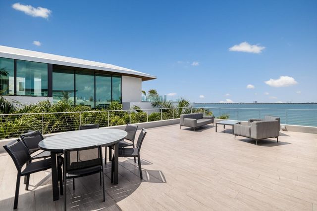 1379 N Venetian Way, Miami, FL 33139