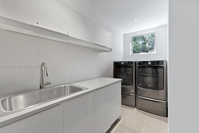 1379 N Venetian Way, Miami, FL 33139