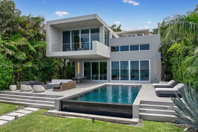 1379 N Venetian Way, Miami, FL 33139