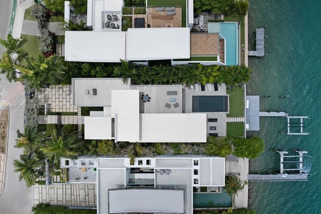 1379 N Venetian Way, Miami, FL 33139