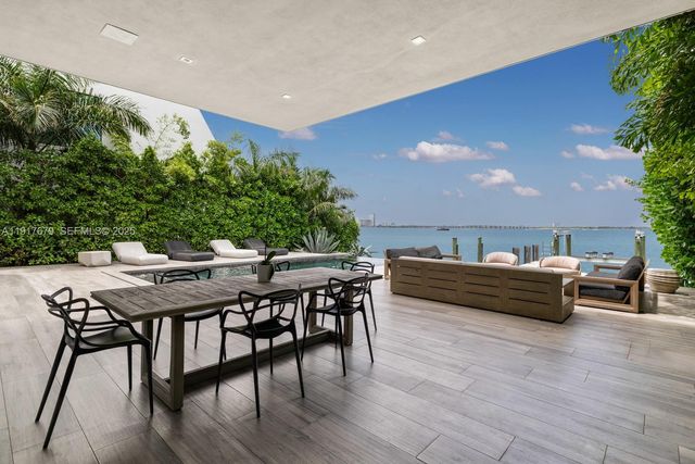 1379 N Venetian Way, Miami, FL 33139