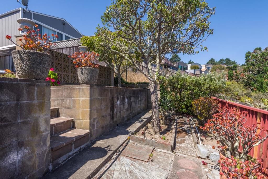 Image 23 of property listing at 171 Morton Drive, Daly City, CA 94015
