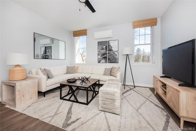 300 Carleton Avenue 7213, Central Islip, NY 11722