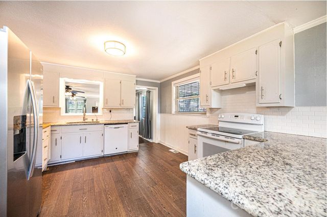 2984 Lutz Boulevard, Newton, NC 28658