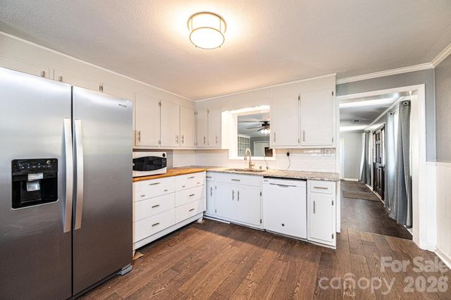 2984 Lutz Boulevard, Newton, NC 28658