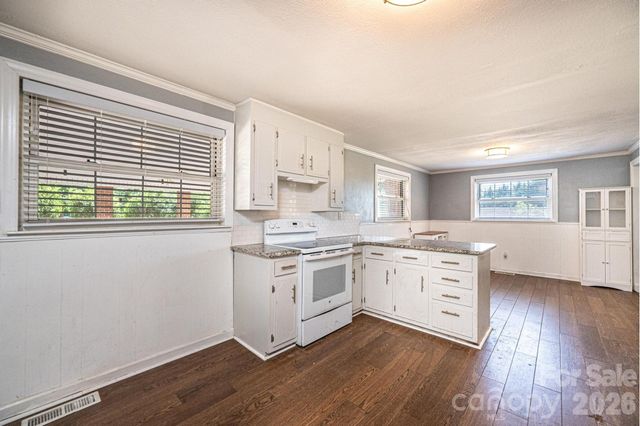 2984 Lutz Boulevard, Newton, NC 28658