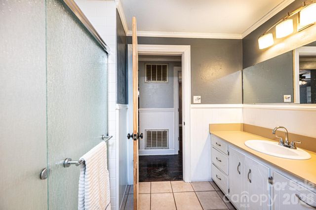 2984 Lutz Boulevard, Newton, NC 28658