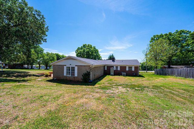 2984 Lutz Boulevard, Newton, NC 28658