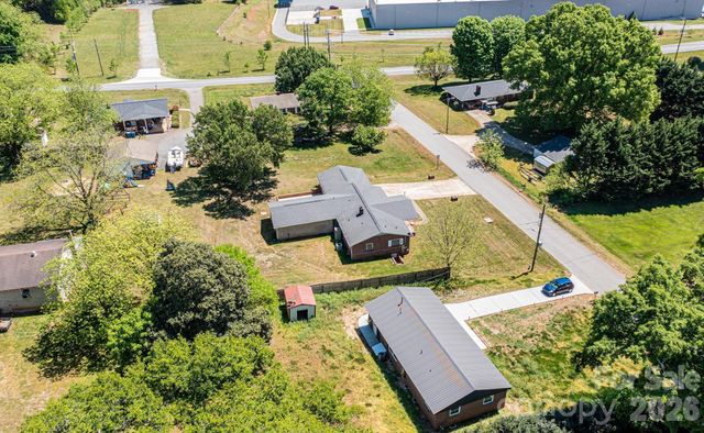 2984 Lutz Boulevard, Newton, NC 28658