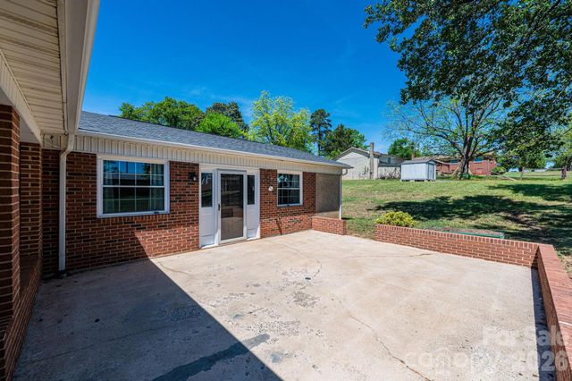 2984 Lutz Boulevard, Newton, NC 28658