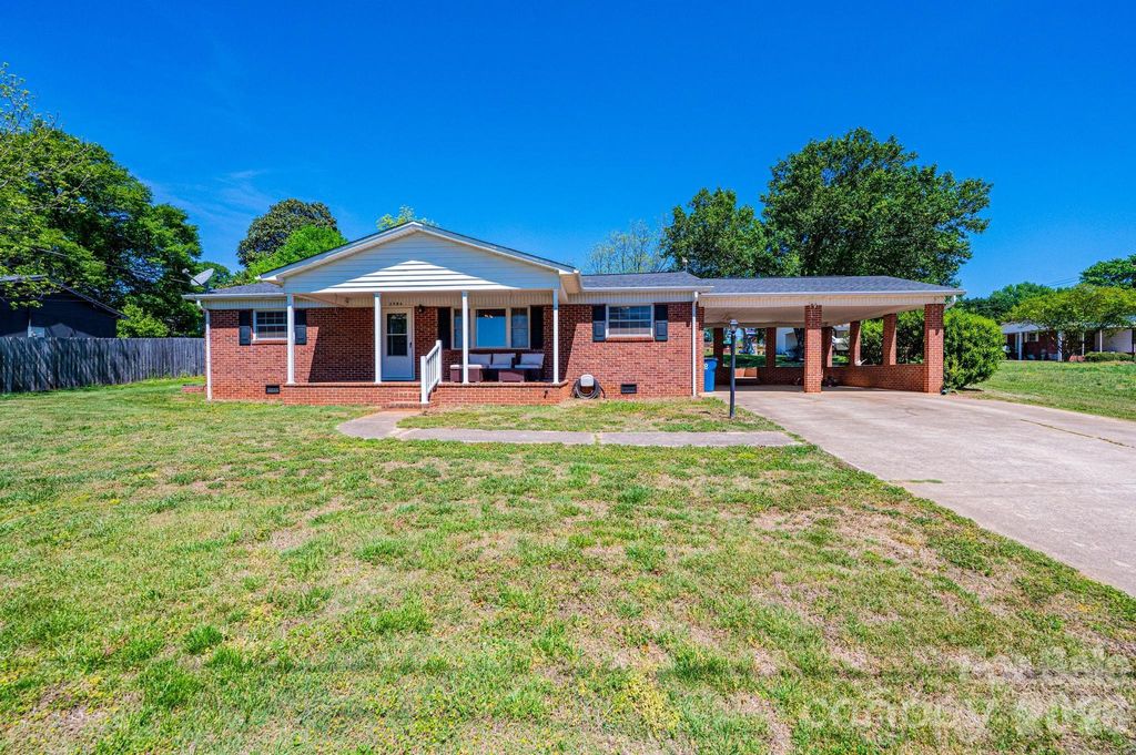 2984 Lutz Boulevard, Newton, NC 28658