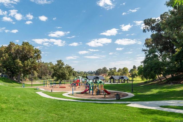 514 Calle Montecito 80, Oceanside, CA 92057