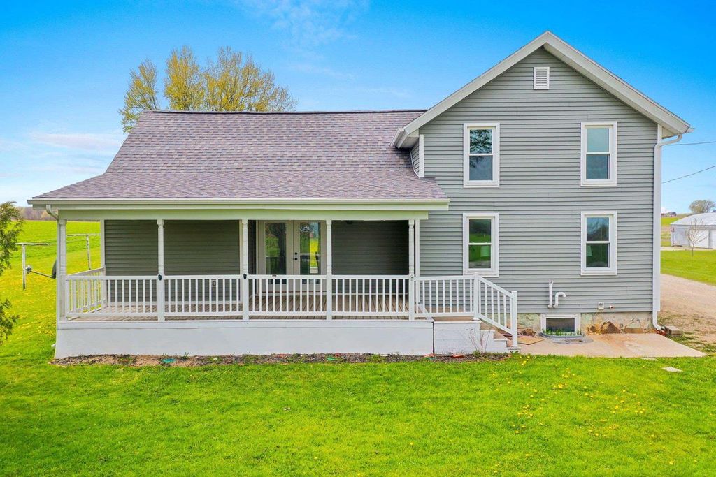 N1613 MANLEY ROAD, Greenville, WI 54942