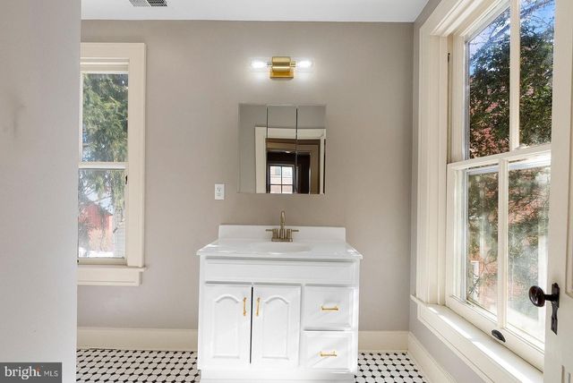 132 AMHERST ST, Winchester, VA 22601