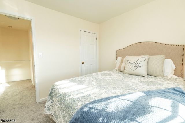57 Oriole Dr, Allamuchy Twp., NJ 07840
