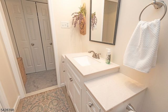 57 Oriole Dr, Allamuchy Twp., NJ 07840