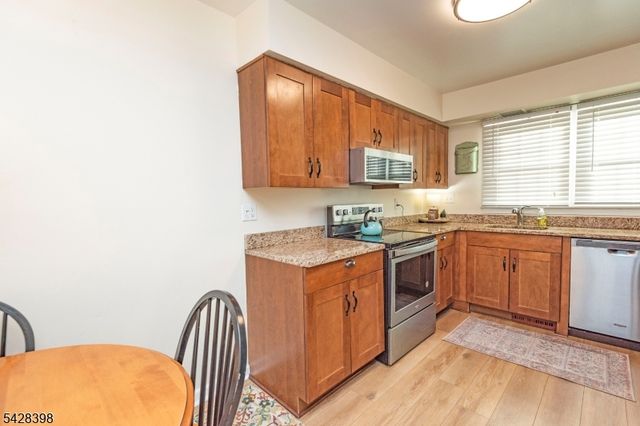 57 Oriole Dr, Allamuchy Twp., NJ 07840