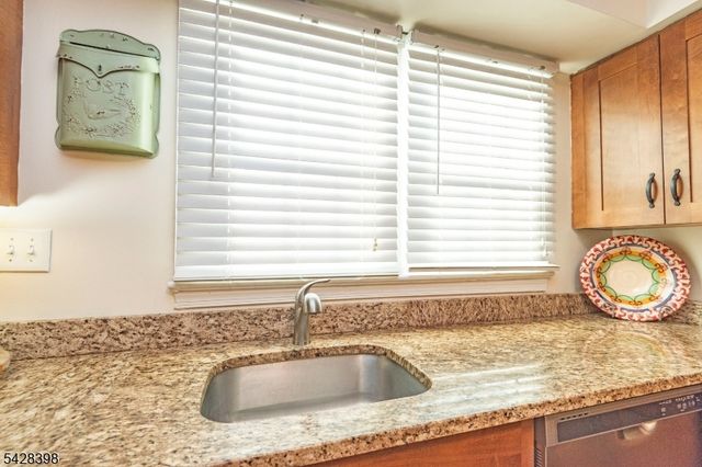 57 Oriole Dr, Allamuchy Twp., NJ 07840