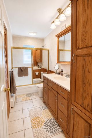 15 Hilltop Road, Levittown, NY 11756