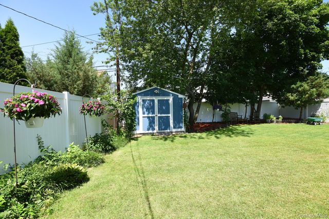 15 Hilltop Road, Levittown, NY 11756