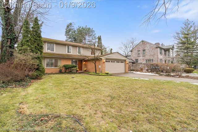 81 Moross Road, Grosse Pointe Farms, MI 48236