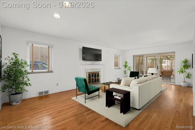 81 Moross Road, Grosse Pointe Farms, MI 48236