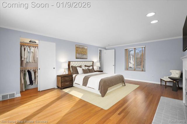 81 Moross Road, Grosse Pointe Farms, MI 48236