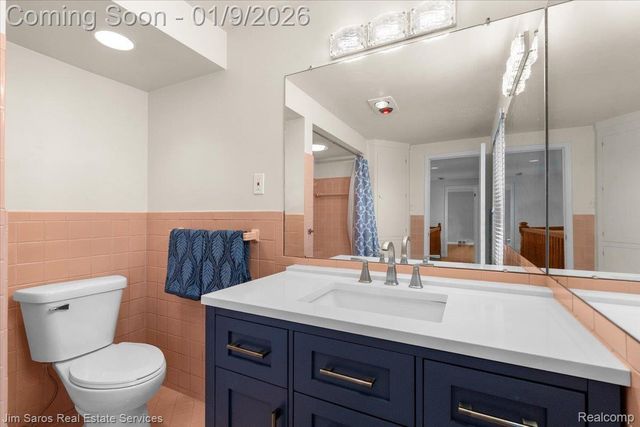 81 Moross Road, Grosse Pointe Farms, MI 48236