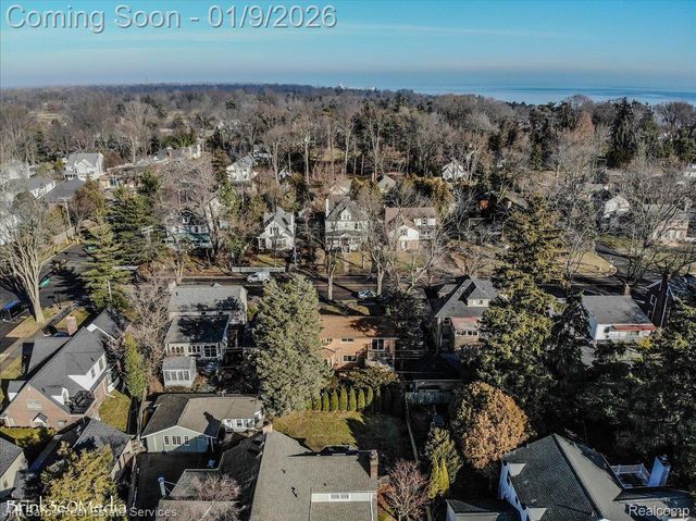 81 Moross Road, Grosse Pointe Farms, MI 48236