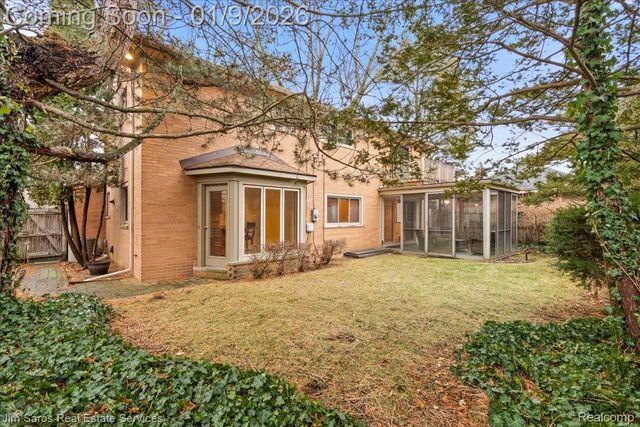 81 Moross Road, Grosse Pointe Farms, MI 48236