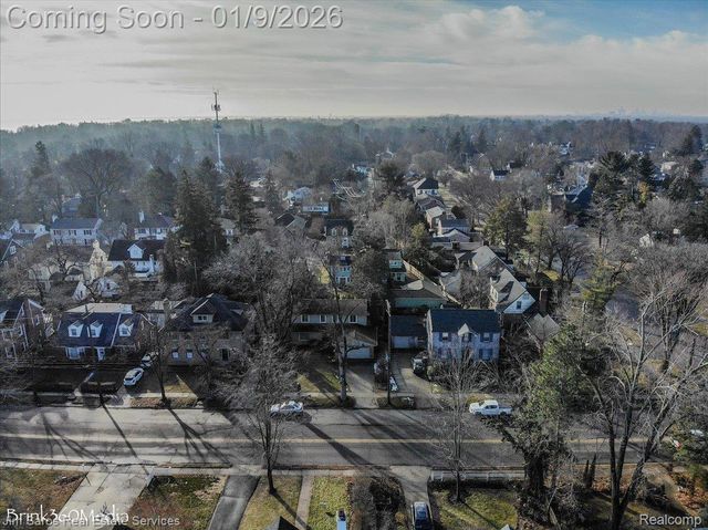 81 Moross Road, Grosse Pointe Farms, MI 48236