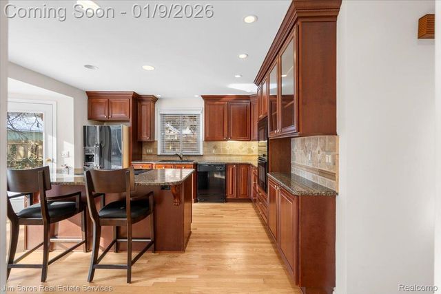 81 Moross Road, Grosse Pointe Farms, MI 48236