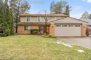 81 Moross Road, Grosse Pointe Farms, MI 48236