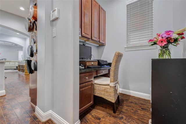 28 Versante Court, Houston, TX 77070