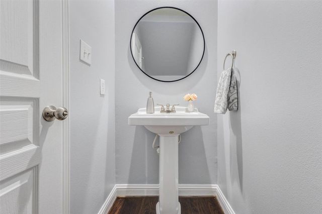 28 Versante Court, Houston, TX 77070