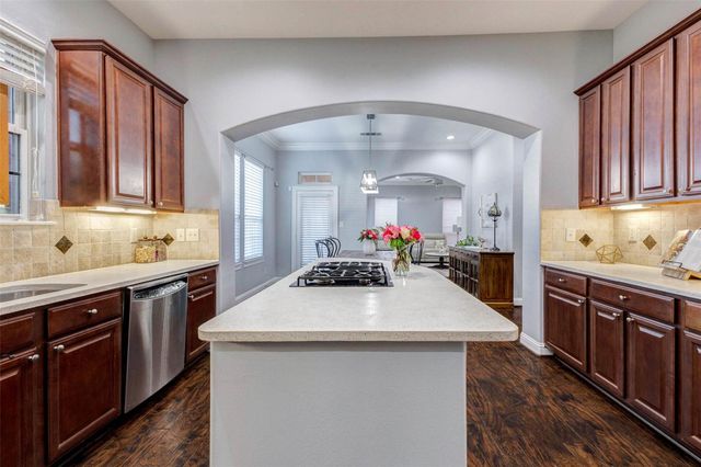 28 Versante Court, Houston, TX 77070