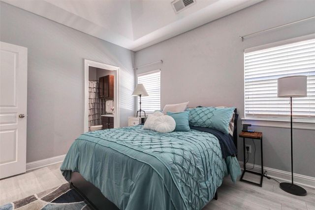 28 Versante Court, Houston, TX 77070