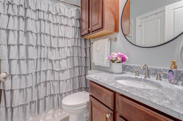 28 Versante Court, Houston, TX 77070