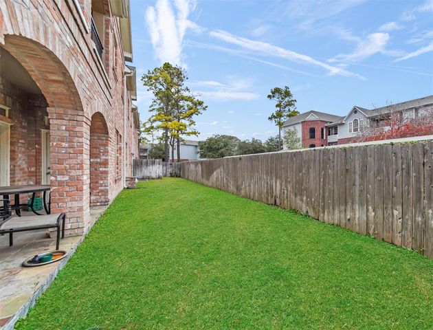 28 Versante Court, Houston, TX 77070