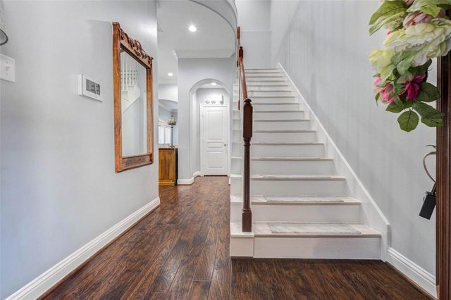 28 Versante Court, Houston, TX 77070