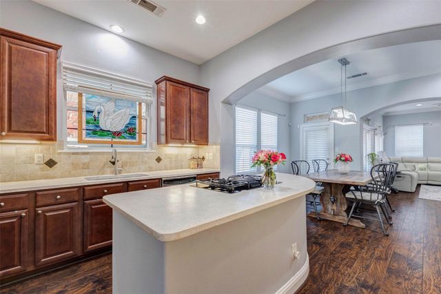 28 Versante Court, Houston, TX 77070