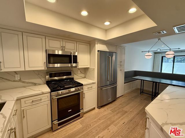 853 Larrabee Street 6, West Hollywood, CA 90069