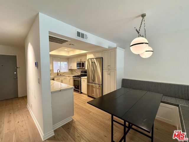 853 Larrabee Street 6, West Hollywood, CA 90069