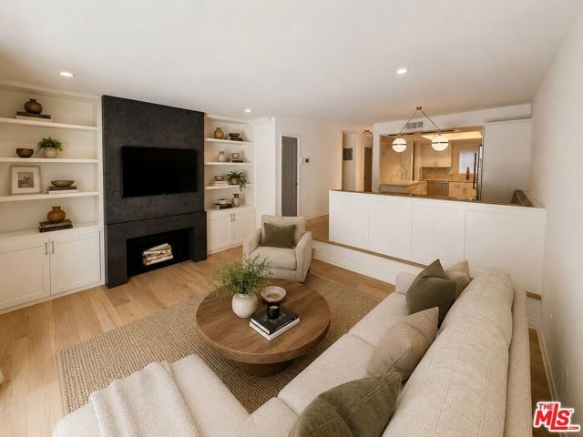 853 Larrabee Street 6, West Hollywood, CA 90069