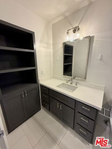853 Larrabee Street 6, West Hollywood, CA 90069